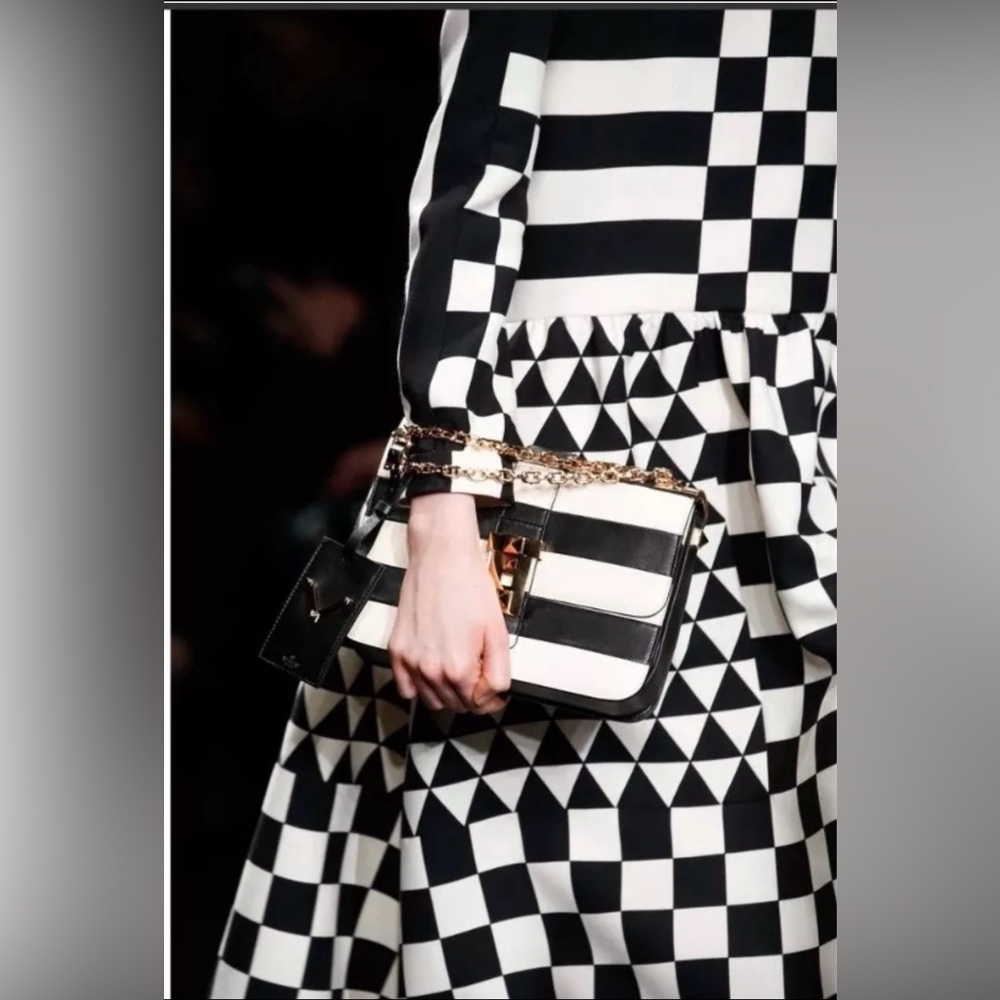 Valentino  Rockstud  Bag 🖤🤍 - Picture 4 of 16